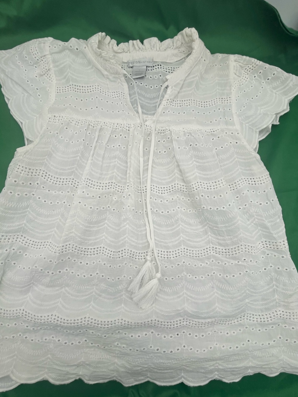 Design History White Eyelet V neck 100% Cotton Blouse Top Summer beachy boho